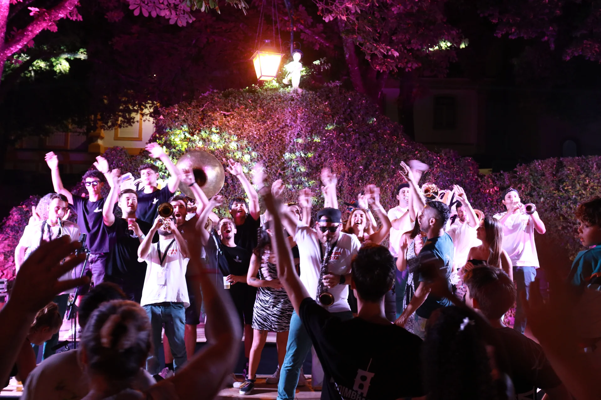 Cobertura fotográfica profissional de festival de música ao ar livre em Portugal